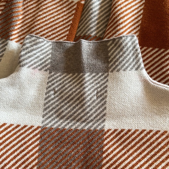 Tahari fall sweater - Picture 7 of 7